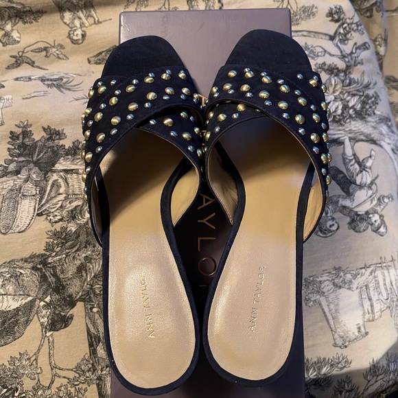 Ann Taylor SUEDE STUDDED SANDALS Block Heel 467428 - Picture 10 of 11